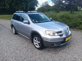 Mitshubitshi outlander 
