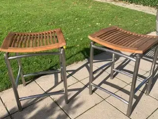 barstole i rf stål og teak 2 stk samlet