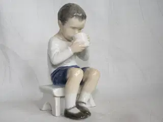 Victor, Dreng med kop, figur fra Bing og Grøndahl