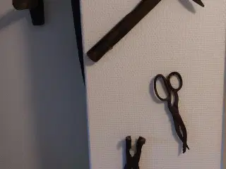 Gamle redskaber af smedejern