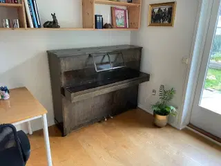 Klaver, Hornung & Møller, bortgives
