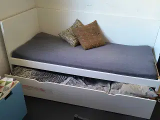 Udtræksseng/ børneseng 