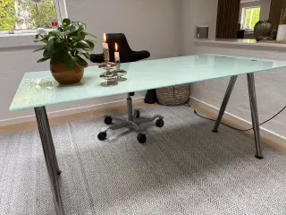 Glas skrivebord