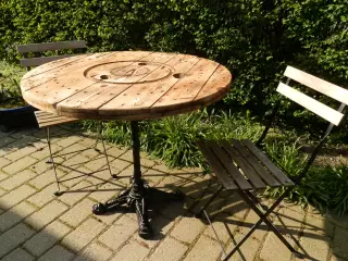 Kabeltromle Bord med Støbejernsfod og 2 stole