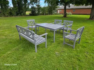 Havesæt, bord bænk og 4 stole