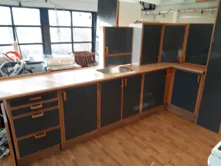 Flot HTH køkken sælges