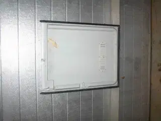   Under Dør Ny