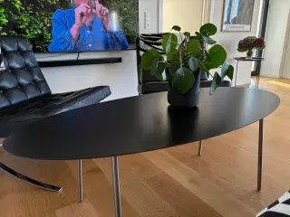 Sofabord (ovalt, sort, stål-ben)