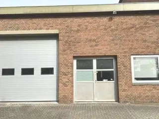 Lager / garage i Viborg centrum - i alt ca. 230 kvm