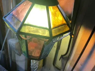Pendel kulørt  glas-metal  hyggelig lampe.