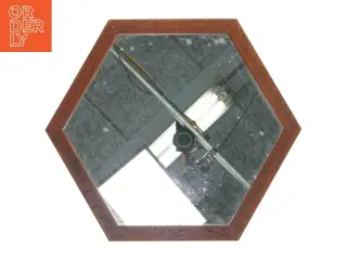 Hexagonalt spejl med træramme (str. 45x39 cm)