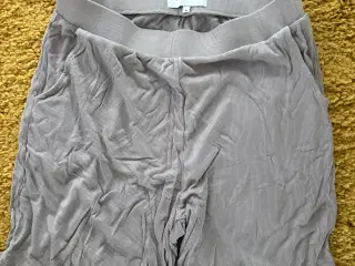 Short pants, very light material