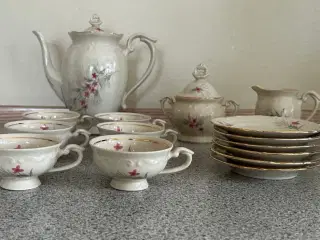 Antik dukkestel i porcelæn