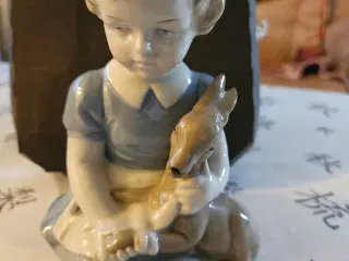 Porcelænsfigurer af pige  med dådyr