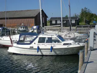 Motorbåd, Bella 702