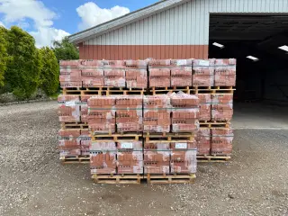 Røde mursten sælges