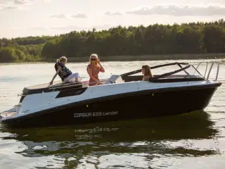 Corsiva 625 Tender 25 HK Yamaha/Udstyr