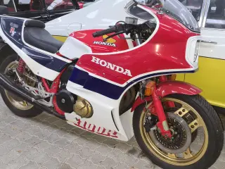 Honda CB 1100R