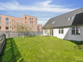 256 m2 ”mini-kontordomicil” tæt på Glostrup Station med adgang til fælles kantine.