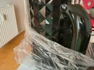 El kedel i sort diamant mønster