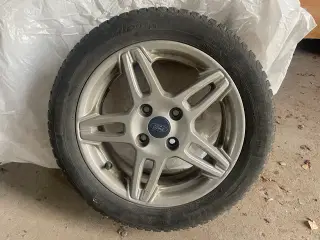 Ford Fiesta alufælge med vinterdæk