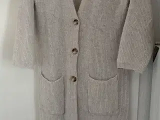 Cardigan, Lounge Nine str. L