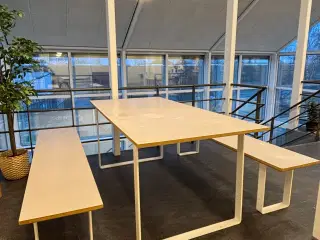 Kvalitets Spisebord med Bænke