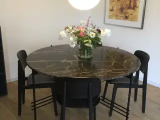 Spisebord i marmor 