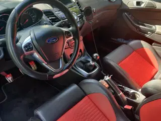 Hysterisk velholdt Ford Fiesta MK7,5 ST182 sælges