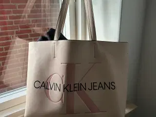 Calvin Klein, rains, day tasker! 