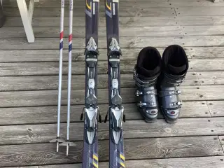 Meget billigere end at leje. Komplet skisæt.