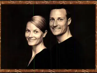 Kronprins Haakon og Mette-Marit Højby - Norman  03.014 - 12x17 cm - Ubrugt