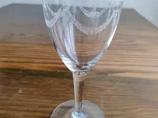 10 Rødvinsglas "Betty" med ætsning nr. 1