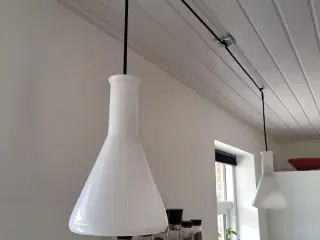 Hvid lamper i glas