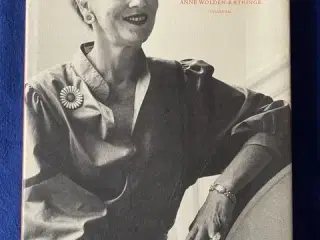 Dronning I Danmark - Gyldendal 1989 - 3, oplag hæfte - Pæn