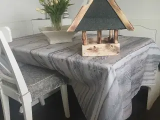 Foderbræt til havens fugle 