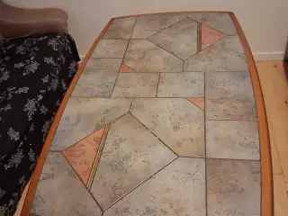 Sofabord med  kakkel