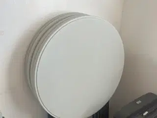 4 stk. runde hvide plast stå borde.