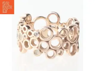 Guldring med cirkulært mønster fra Christina Jewelry & Watches (str. 56 mm)