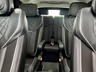 Hongqi E-HS9 Exclusive