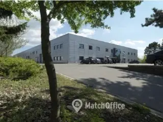 Kontor og lager i større ejendom