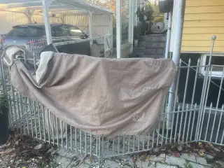 Meget lækkert “skind”/fleece dækken str 135  
