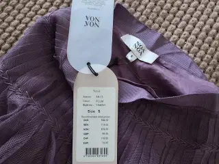 HELT NY nederdel, stadig med prismærke