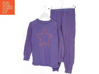 Lilla pyjamas med stjernemønster fra Mm (str. 122)