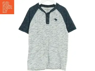 T-Shirt fra Abercrombie (str. 140 cm)