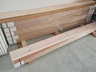 Gulv / lofts planker i norsk fyr