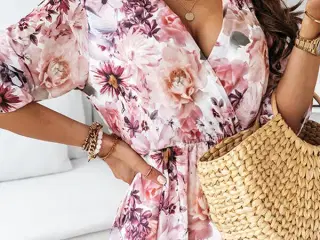  kjole i rosa Chiffon /Blomstret. i Medium og XL
