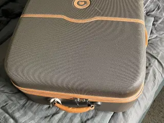 Flot kuffert med sikkerhedslås - lynlås.