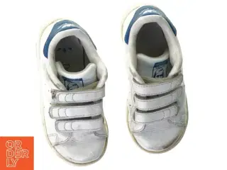 Sko fra Adidas (str. 18 cm)