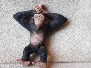 Solgt / 2 Schleich Chimpanser